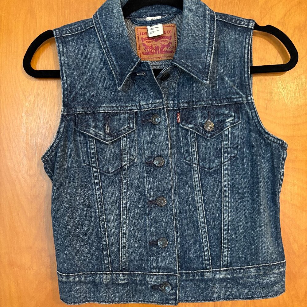 Levis Denim Vest NWOT XS
